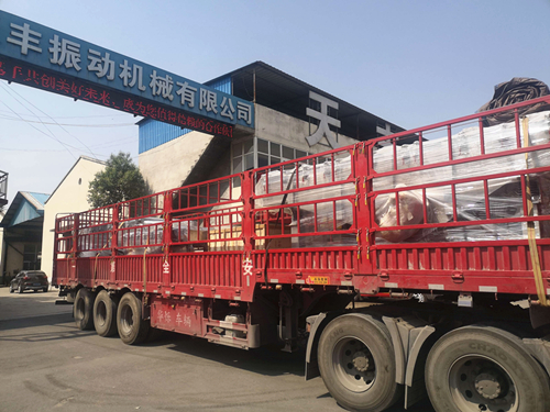 全不銹鋼噴砂直線振動篩已發(fā)貨,請袁經理注意查收,!